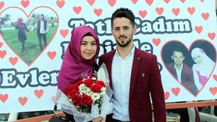 Doğum gününde evlilik teklifi aldı