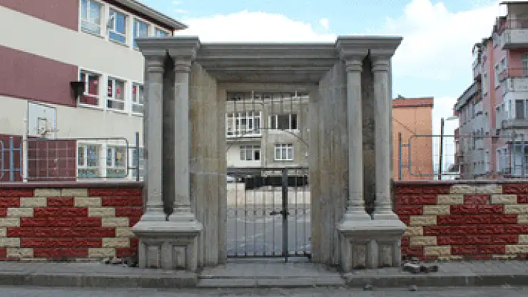 Tarihi sütun onarıldı