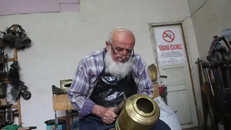  65 yıldır çekiç sallıyor 