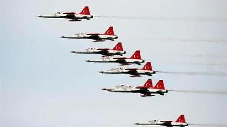 Türk Yıldızları nefes kesti