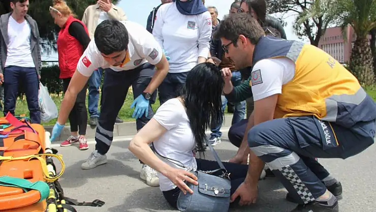 Yolun karşısına geçmeye çalışan genç kıza otomobil çarptı