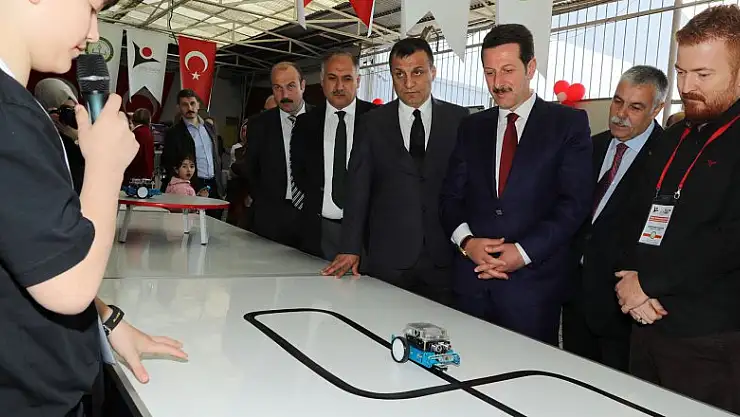  Öğrenciler buluşlarını sergiledi