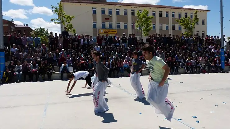 Vezirköprü Fen Lisesinde bahar şenliği