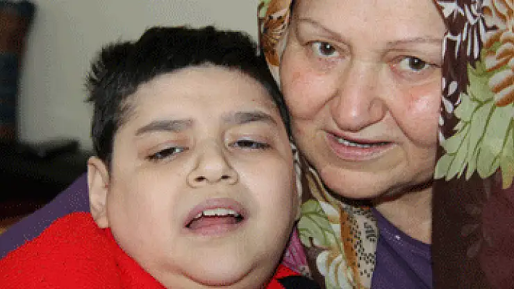 34 yıldır yatalak kızına bakan fedakar annenin tek isteği 'tekerlekli sandalye'