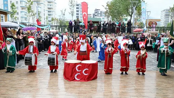  Derebahçe'de mehterli sergi açılışı 