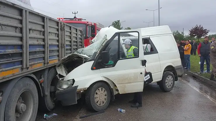  Düğün dönüşü kaza: 1 ölü, 8 yaralı