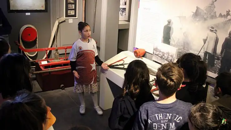 Minik öğrenciler müze rehberliği yaptı