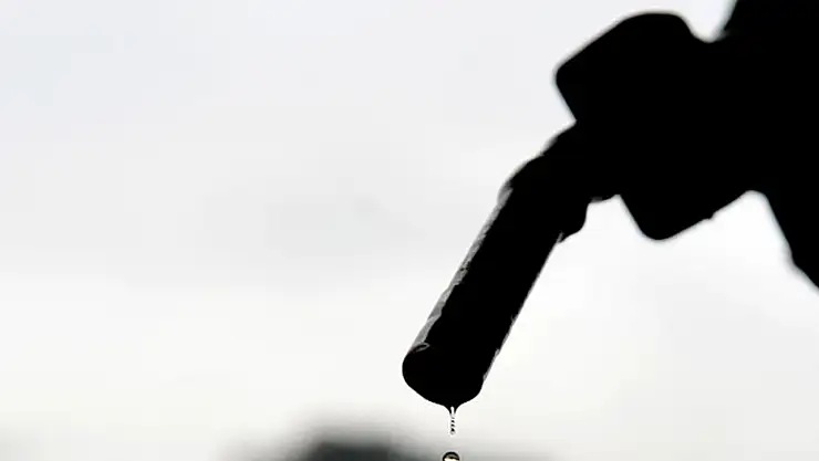 Benzine 8 kuruş zam yapıldı