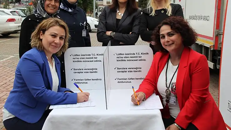  Sağlıkçılardan Türk Kızılayı'nın 'Kadın Hayata Kan Verir' projesine destek
