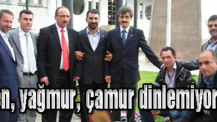Şen, yağmur, çamur dinlemiyor!..