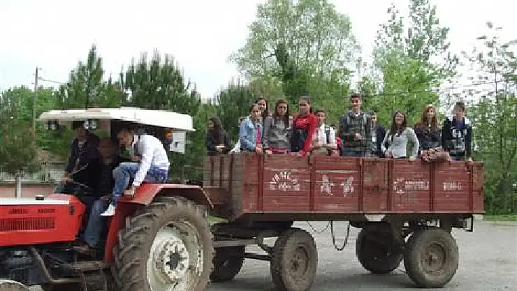 Romanyalı misafirler traktör kullandı