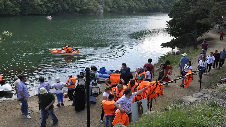 Boraboy Gölü'nü bayramda 15 bin kişi dolaştı