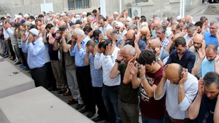 Suriyeli anne ve 2 çocuğu için gıyabi cenaze namazı