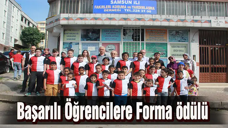 Başarılı Öğrencilere Forma ödülü