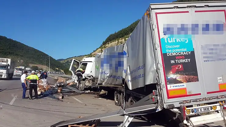 Samsun'da tır kazası: 1'i ağır, 2 yaralı