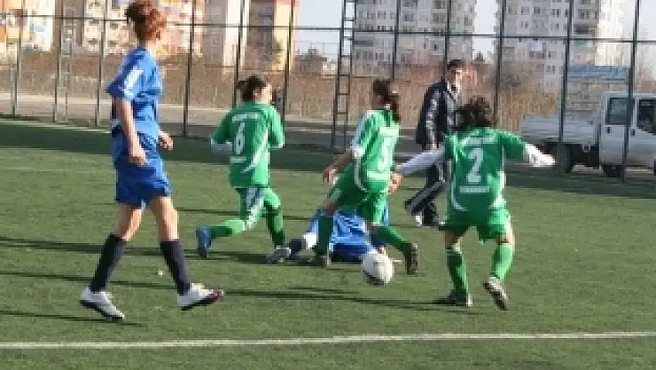 Kızlardan erkeklere örnek olacak hareketler