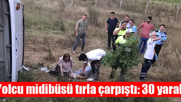 Yolcu midibüsü tırla çarpıştı: 30 yaralı