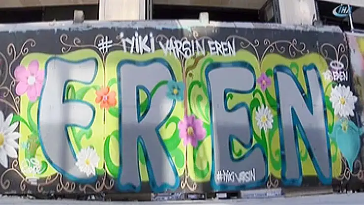 İstiklal Caddesi'nde 'İyi ki varsın Eren' grafiti çalışmasına yoğun ilgi