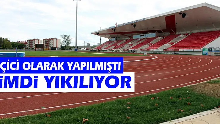 Geçici olarak yapılan atletizm ısınma sahası yıkılıyor