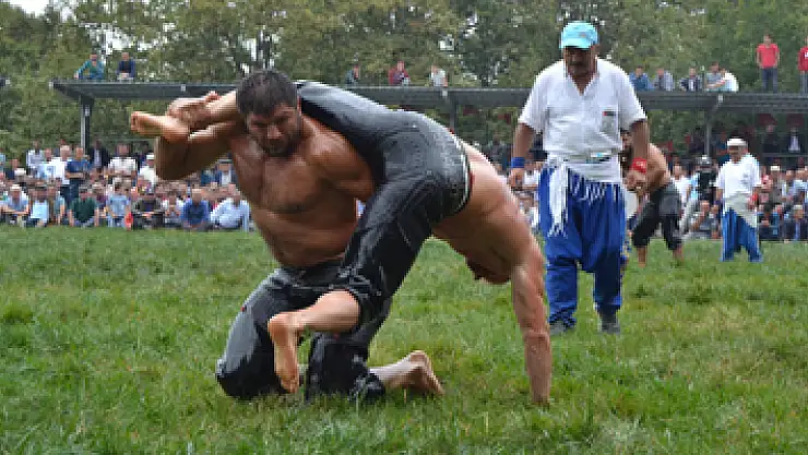 Asarcık güreşlerinin başpehlivanı Şaban Yılmaz