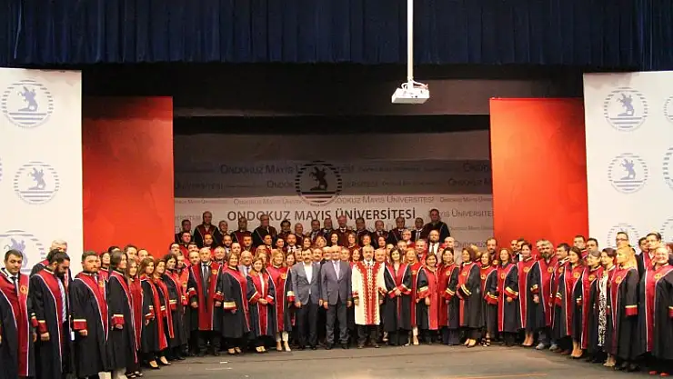  133 akademisyen yeni unvanlarıyla cübbe giydi