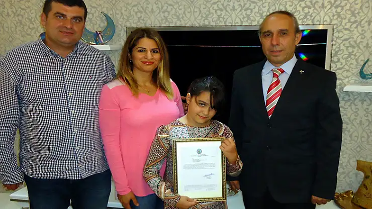 İlkokul öğrencisinden Mehmetçik Vakfı'na bağış