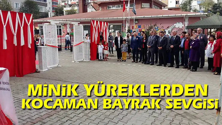 Minik Yüreklerden Kocaman Bayrak Sevgisi