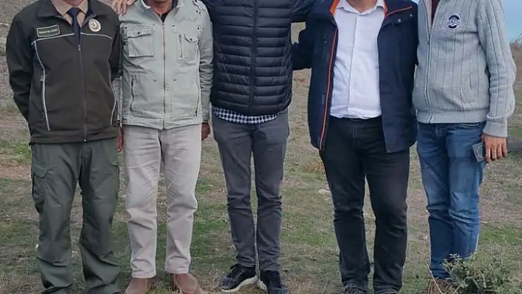  Mete Kalkavan babasının anısına ağaç dikti 