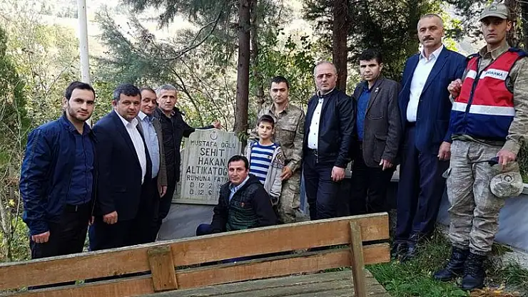 Altıkatoğlu mezarı başında anıldı