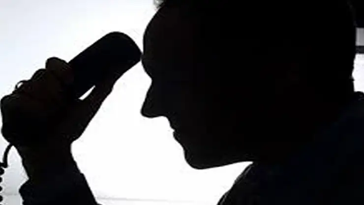 Telefon dolandırıcısına parası ve altınlarını eliyle teslim etti