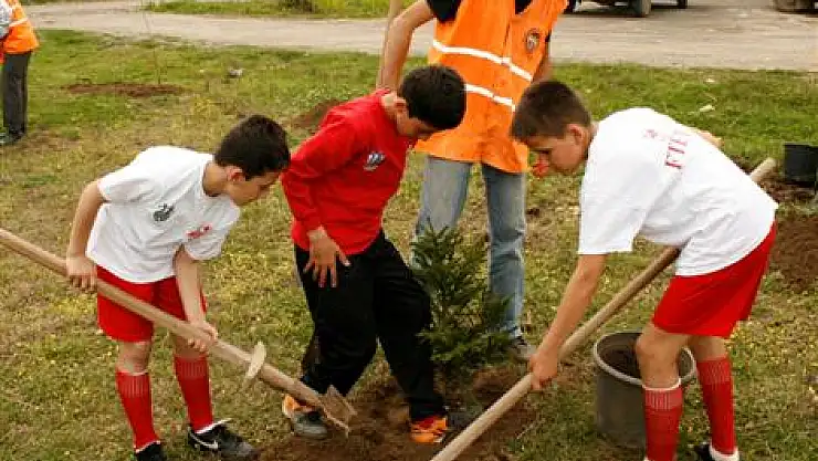 Çarşamba'da yüzlerce fidan toprakla buluştu