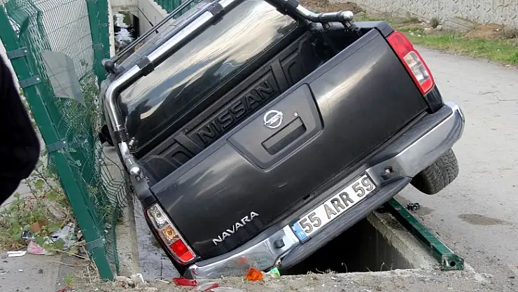 Kanal üzerine asılı kaldı