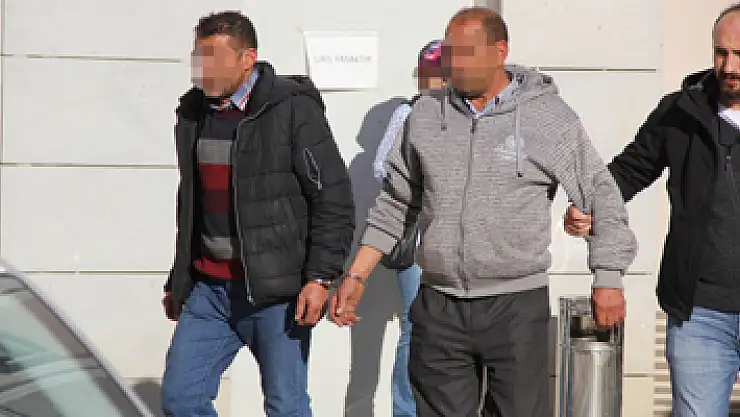 Silah ve içki kaçakçılığına 2 gözaltı