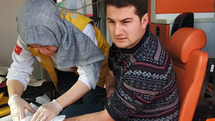 Kamyonet kırmızı ışıkta otomobile çarptı: 1 yaralı