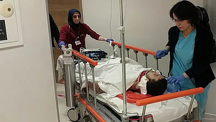 Asansör boşluğuna düştüler!