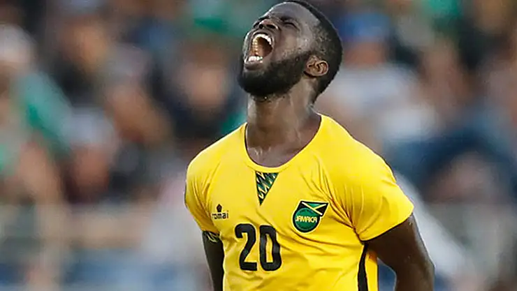 Lawrence Fenerbahçe'ye doğru