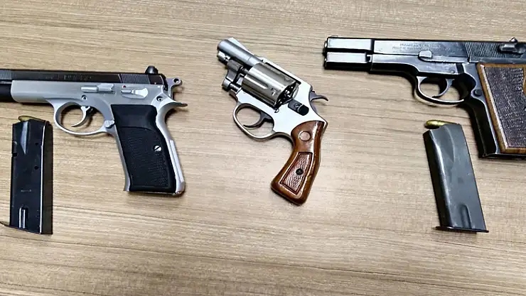 Otomobilde 3 tabanca ele geçti: 1 gözaltı