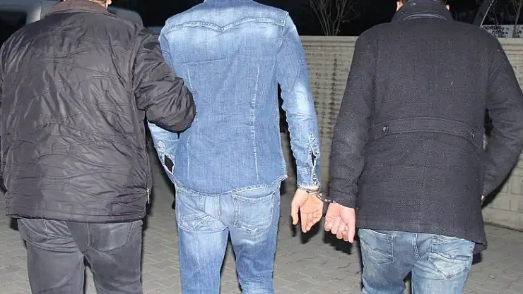 Arkadaşları ile eski çalıştığı iş yerinden 86 bin liralık boya çaldı