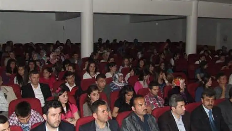 ÇL' de 'Şiir dinletisi'