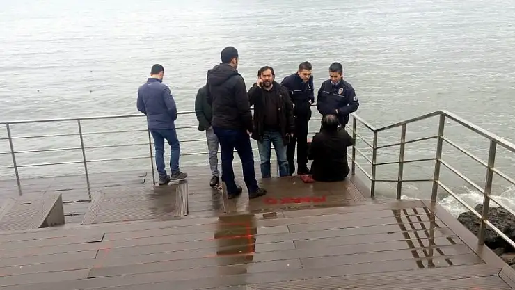 Alkollü kadın polislere zorluk çıkardı 