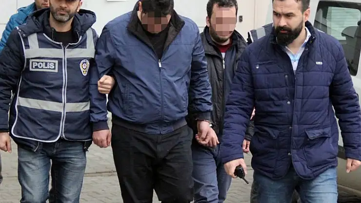 Kuyumcuları sahte altınla dolandırdılar