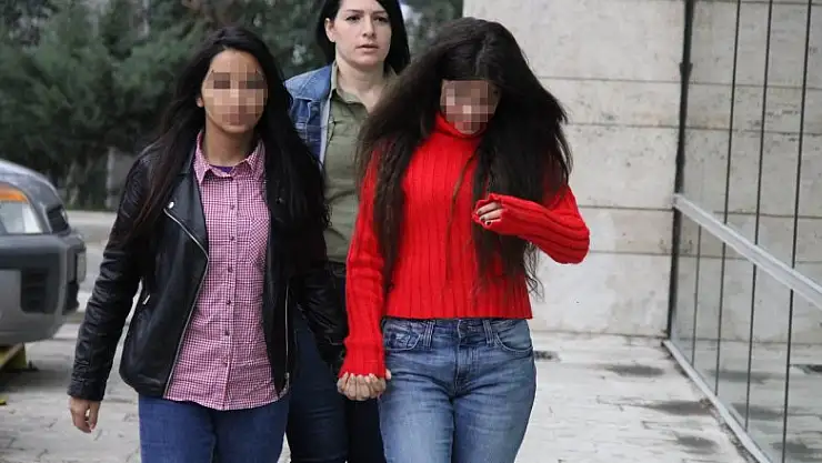 Alışveriş merkezinden hırsızlık yapan 3 kız gözaltına alındı 