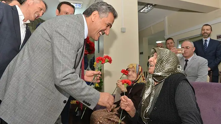 Kaymak: 'Yaşlılarımıza pozitif ayrımcılık yapıyoruz' 