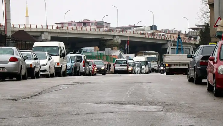 Samsun'da park halindeki 20 aracın lastikleri kesildi 