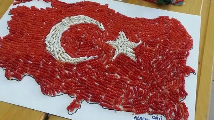 Öğrenciler makarnadan Türkiye haritası yaptı 