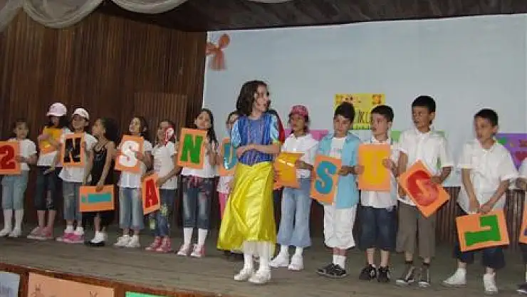 Öğrenciler eğlendi, veliler alkışladı