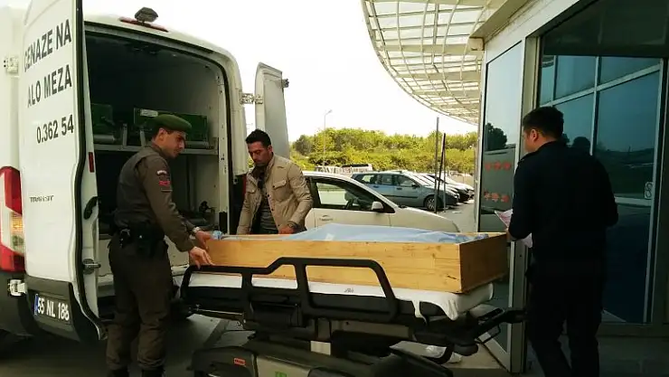 Cezaevinde mahkum kendini astı 