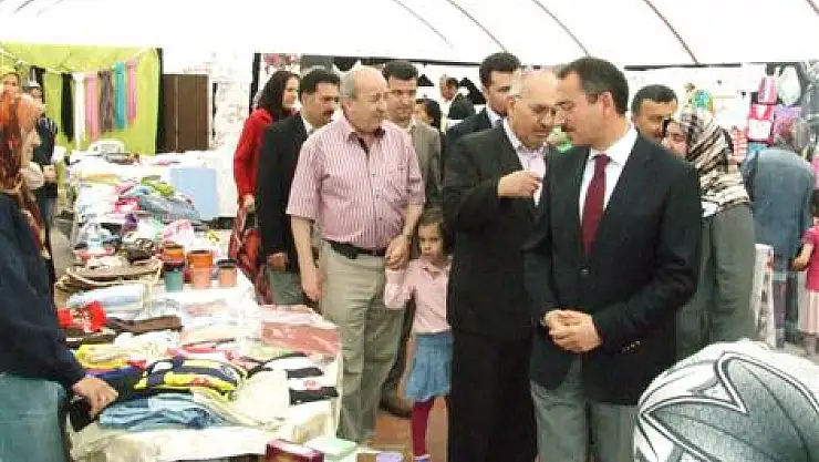 Sevgi Dolu Eller ihtiyaç sahibi öğrencilere uzanıyor