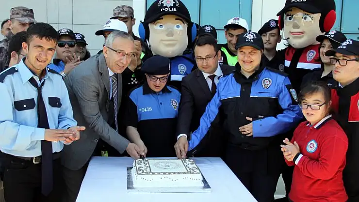 Samsun polisi engelli öğrencilere unutulmaz bir gün yaşattı 