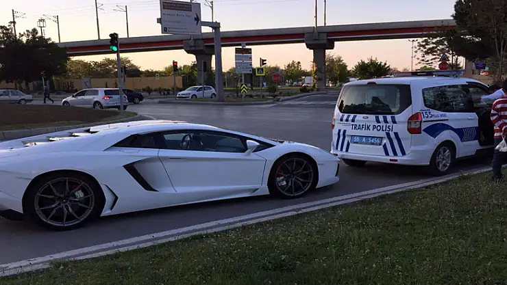 4 milyonluk lüks otomobile egzoz yüzünden ceza kesildi 